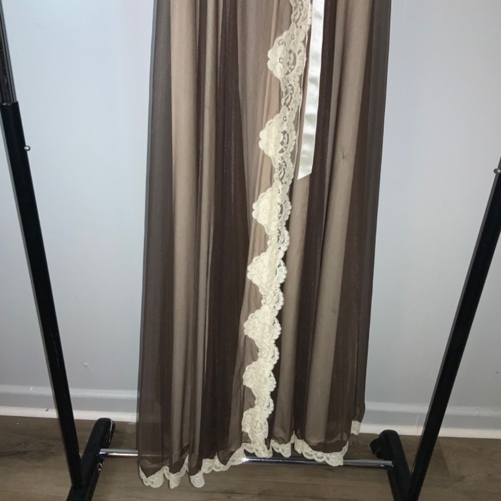 Elegant Lace Trimmed Brown Nightgown Sz Med - Picture 2 of 11
